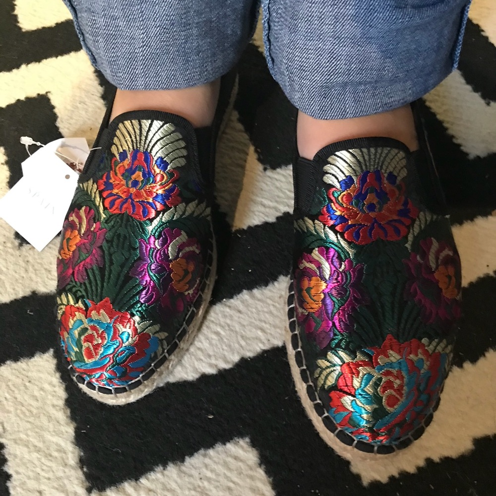 Embroidered Fabiola’s slip on shoes